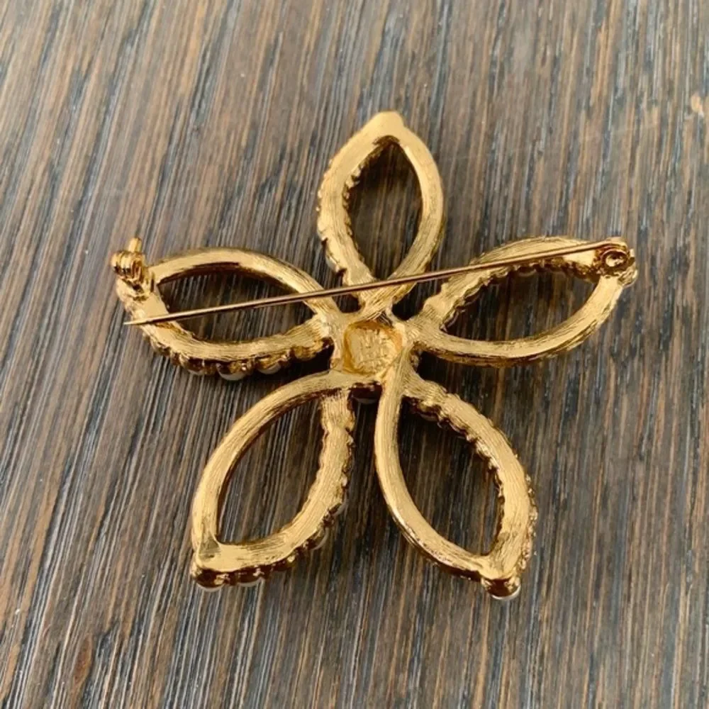Large Bro Brooch Faux Pearl Flower Lapel Pin Vintage Style Gold Tone